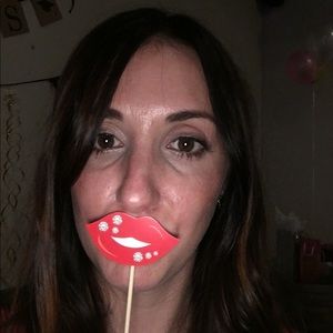 Meet your Posher, Hilary